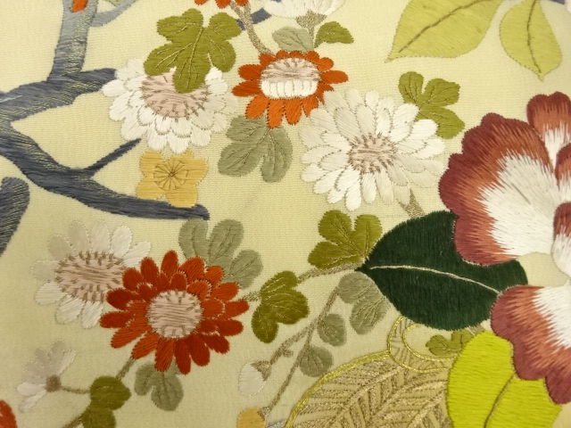  アンティーク　花瓶に文箱・椿・南天模様刺繍丸帯（着用可）